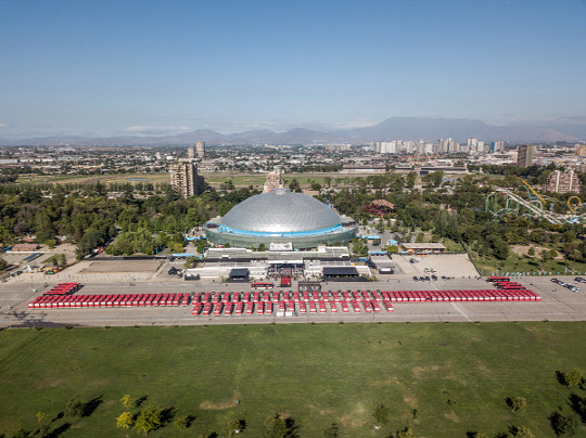 중국 전기차·배터리 제조업체인 BYD가 지난해 칠레에 수출한 전기버스를 선보이고 있다. <출처=BYD 홈페이지>